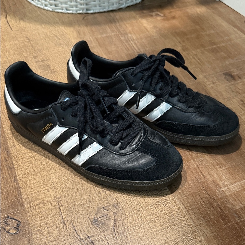 Adidas Samba Black Shoes men’s 6.5, women’s 7.5